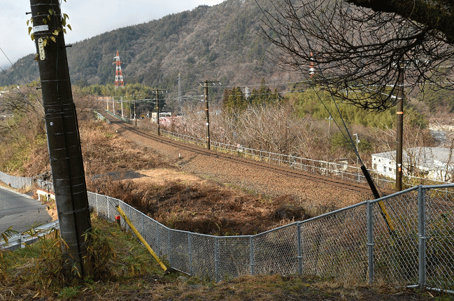 中央西線大桑～須原間にある伊奈川鉄橋の「お立ち台」