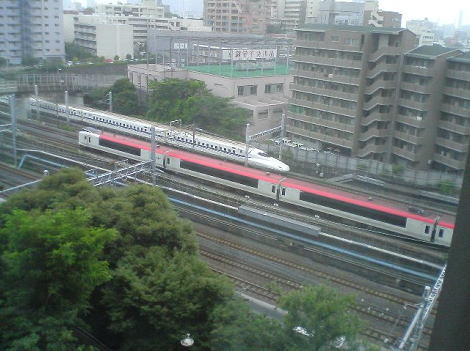ホテルラフォーレ東京から見た鉄道写真