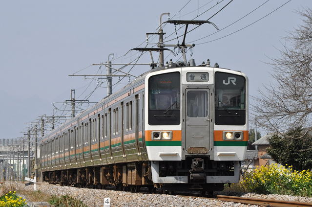 駒形新道踏切にて両毛線211系