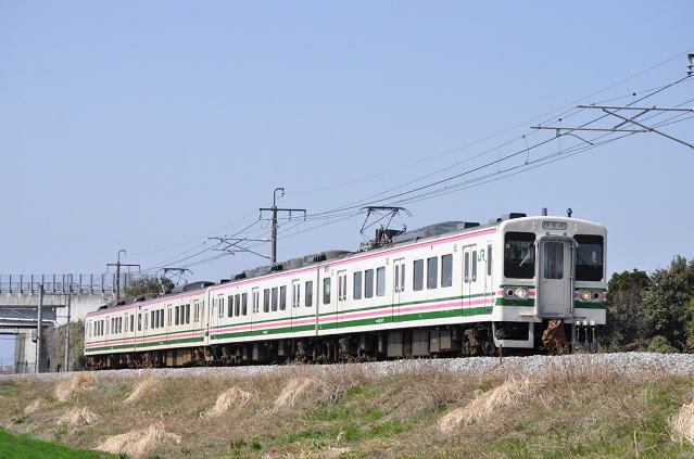 第一島踏切にて107系4連