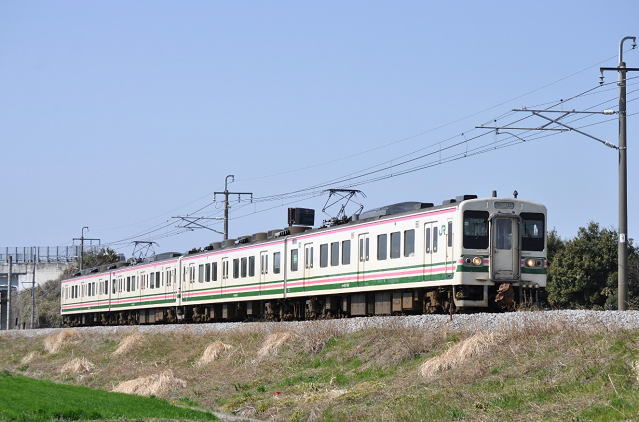 第一島踏切にて107系4連