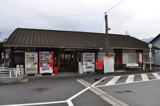 横河原駅の駅舎