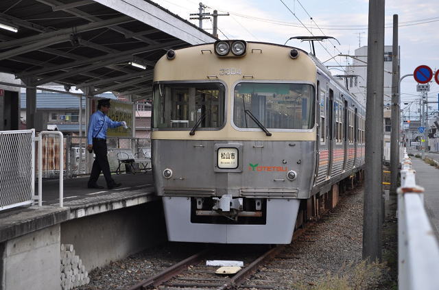 伊予鉄道郡中港駅の3000系