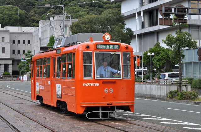 伊予鉄道モハ６９新塗装