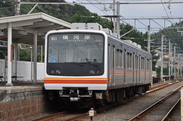 梅津寺駅停車中の伊予鉄道600系