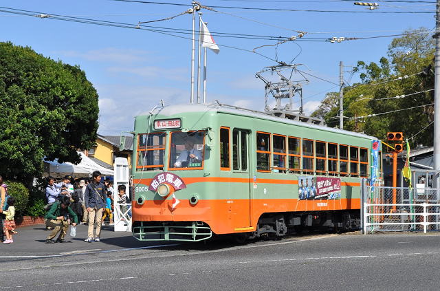 東山電停へ向かう３００５号