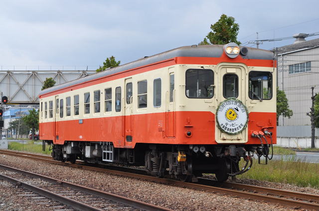 キハ２０５。三菱自工前駅