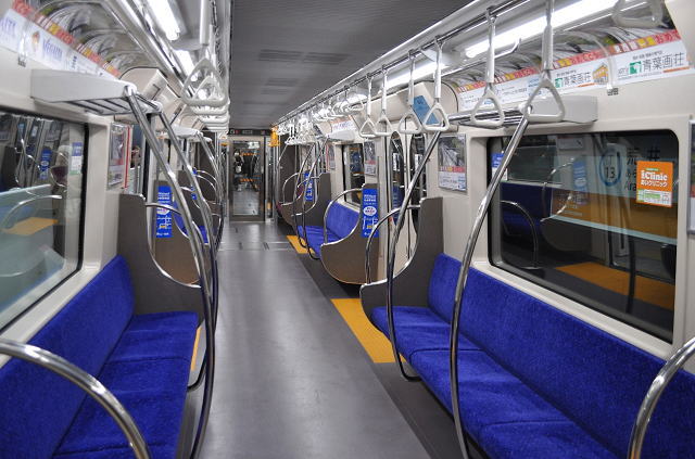 地下鉄東西線車内