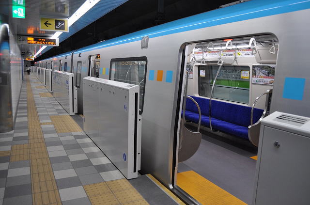 八木山動物公園駅ホームにて