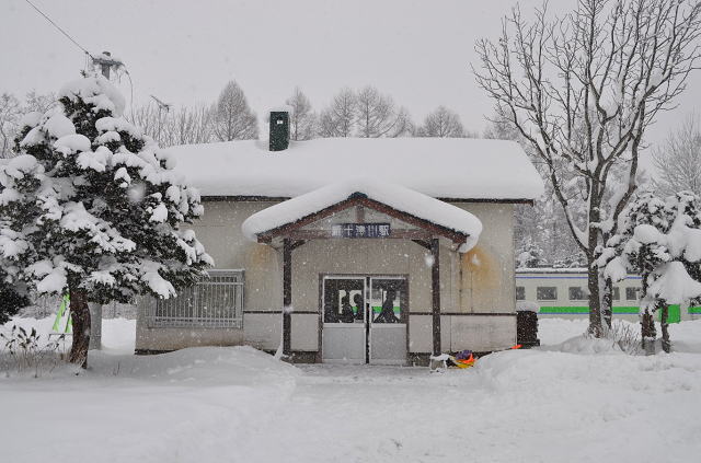 冬の新十津川駅外観