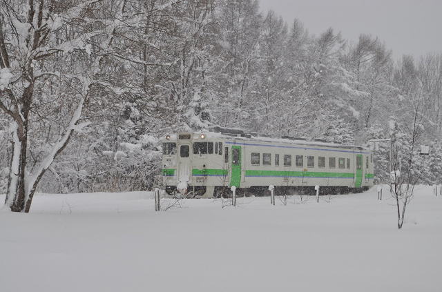 新十津川駅を発車した石狩当別行キハ40