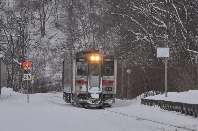 増毛駅に到着したキハ54