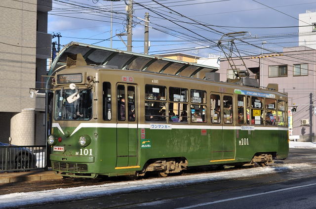 札幌市電のM101号をロープウェイ入口電停付近にて