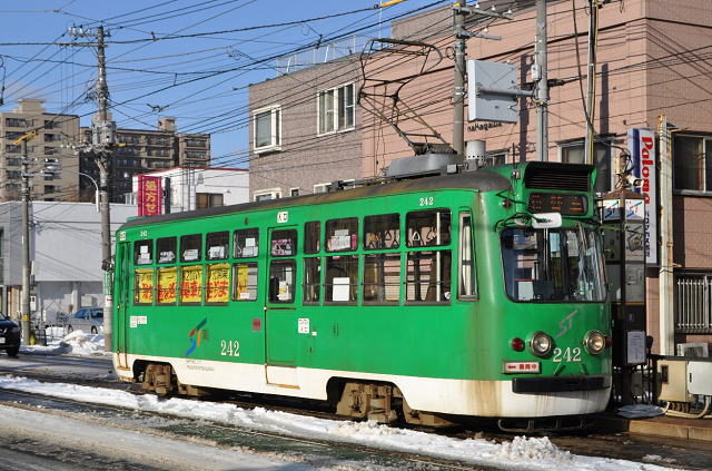 札幌市電新線区間(西4丁目~すすきの)へ向かう「教習車」242号