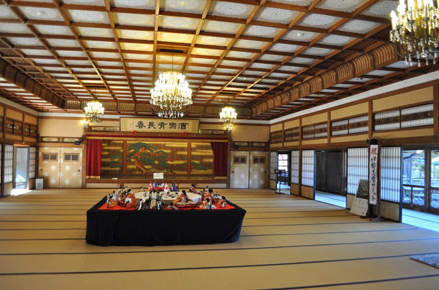 賓日館の大広間