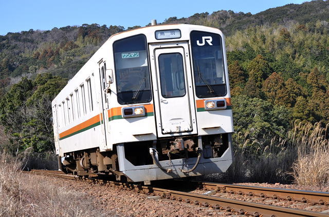 参宮線を走るキハ11型