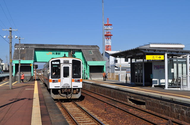 阿漕駅停車中のキハ11
