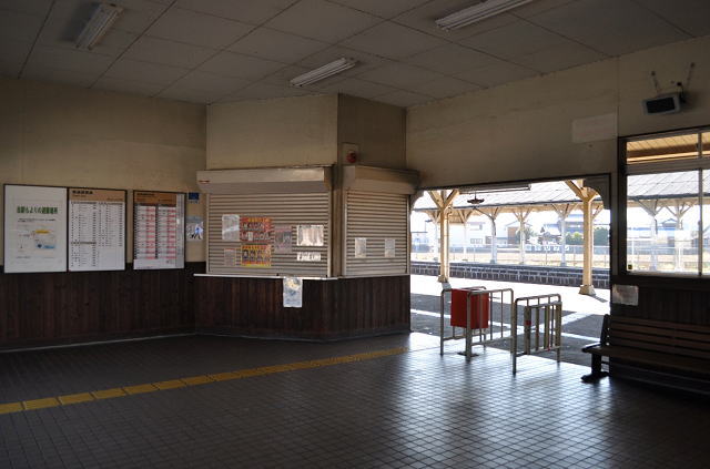 一身田駅構内