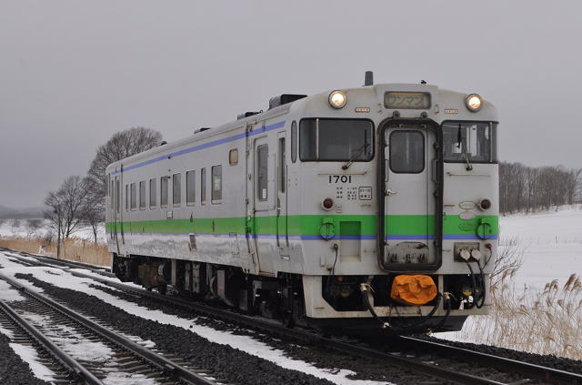 東追分駅に到着するキハ40