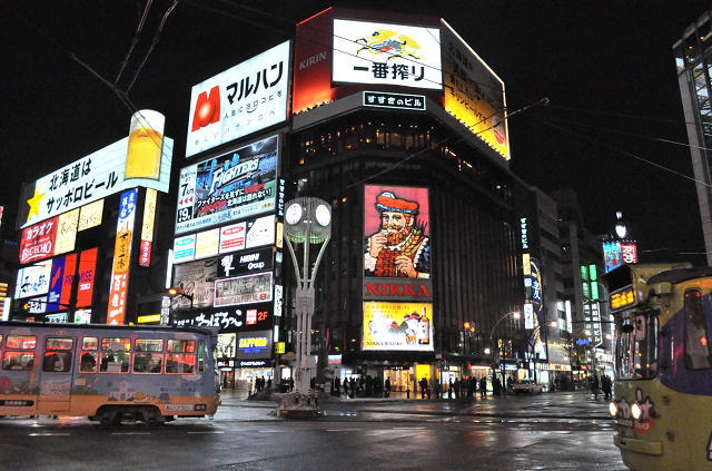 「すすきの」交差点の札幌市電