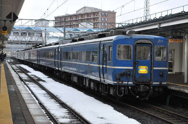 急行はまなすの回送列車(青森駅にて)