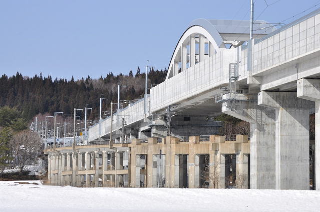 北海道新幹線と海峡線の分岐地点。津軽線大平駅周辺にて。
