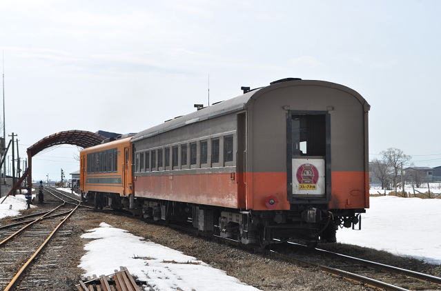 津軽飯詰駅を発車したストーブ列車
