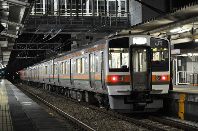 東海道線、豊橋行の211系