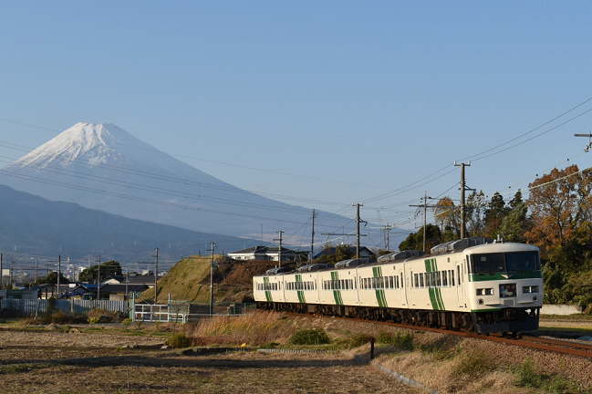 北沢踏切で撮影した185系の踊り子号