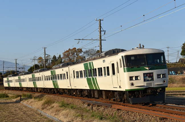 北沢踏切で撮影した185系の踊り子号