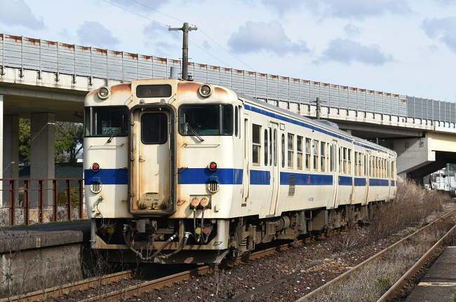 志井駅を発車したキハ47