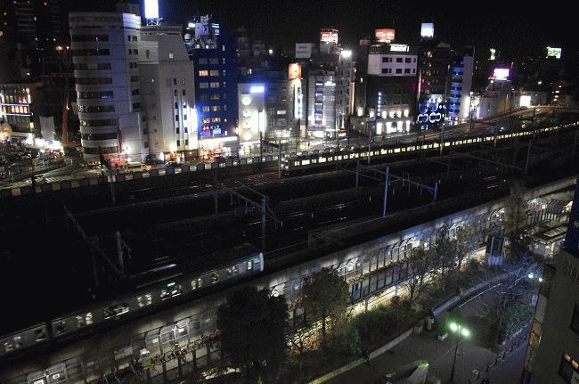 第一イン池袋から、夜間の東武東上線のトレインビュー