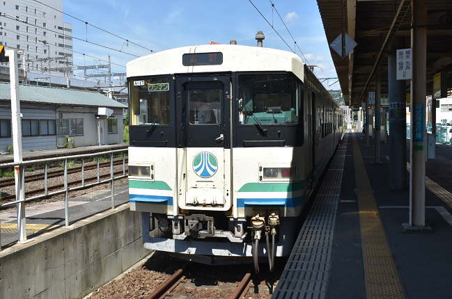 福島交通線と共用ホームの福島駅