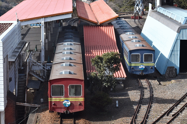 「しおかぜ」編成と「まつかぜ」編成