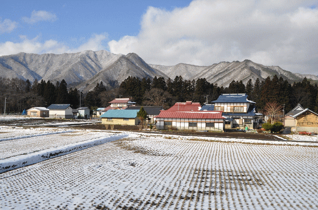 会津鉄道の「ふるさと公園駅」付近の車窓