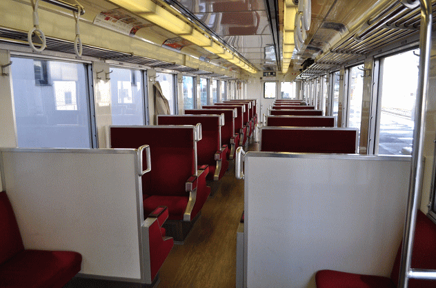 浅草行区間快速列車のボックス席