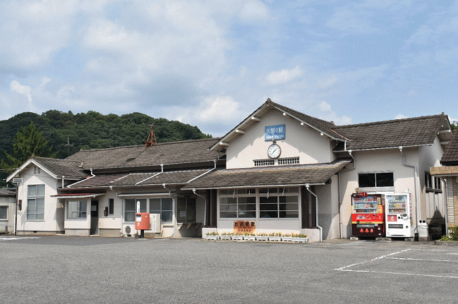 大間々駅舎