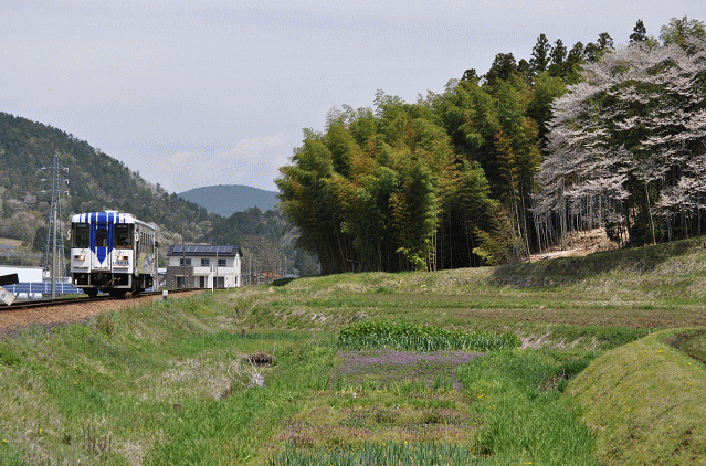 極楽駅に到着する明智行アケチ10形