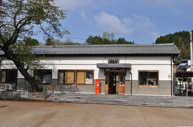 明知鉄道明智駅外観