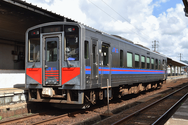 浜坂駅にてキハ１２１系を撮影