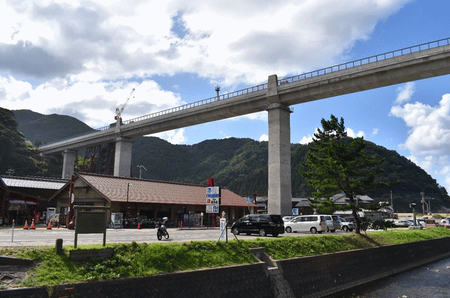 道の駅あまるべから見る餘部橋梁