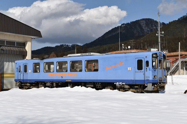 AN8900形の中間車でもある両運転台車AN8905号