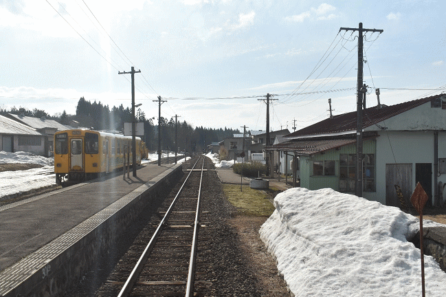 合川駅で列車交換