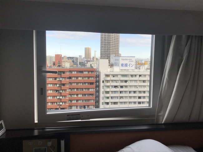 アパホテル山手大塚駅タワーの窓