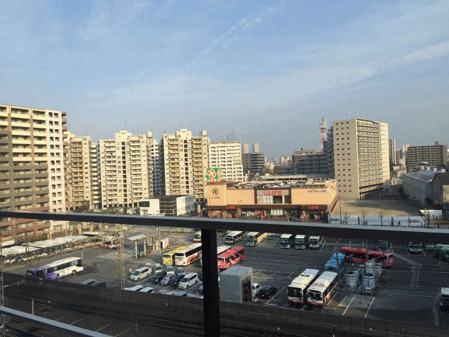 アパホテル堺駅前に隣接する南海電車の線路