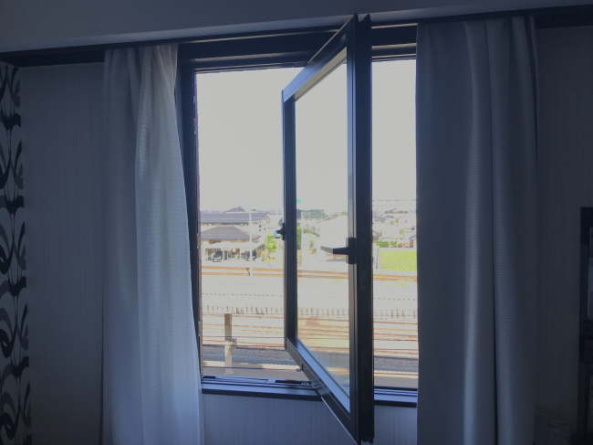 アパホテル魚津駅前の窓辺