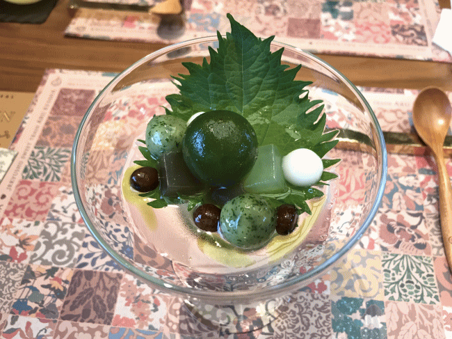 青梅と大葉のデザート（或る列車）