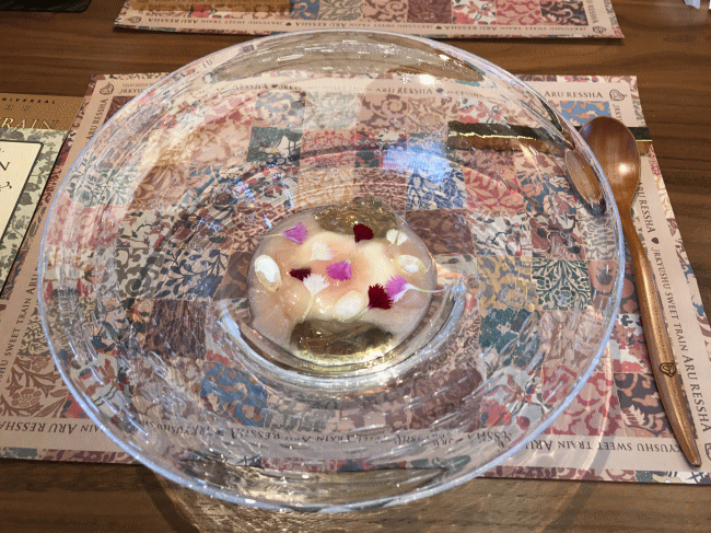 桃のデザート（或る列車）