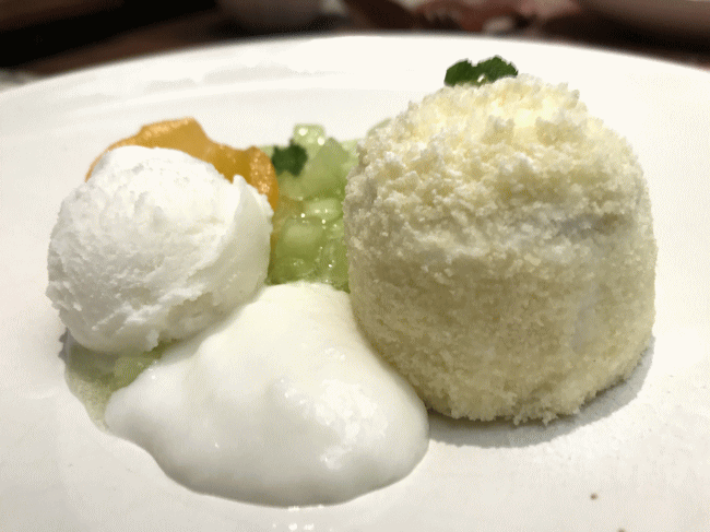 メロンのドームケーキやヨーグルトソース