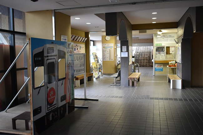 宍喰駅の改札口付近